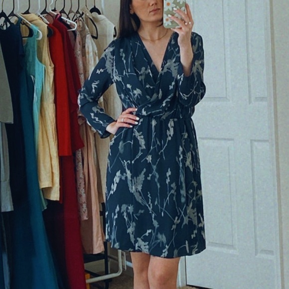 Banana Republic Dresses & Skirts - Banana Republic Floral Navy Dress